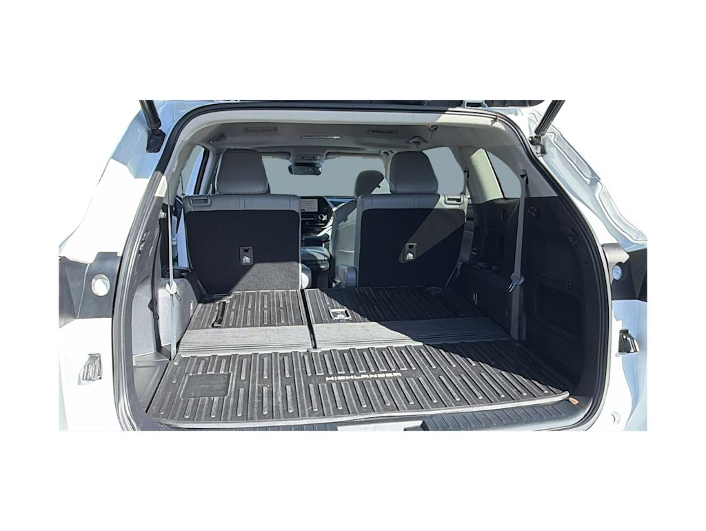 Thumbnail: 2023 Toyota Highlander - 18