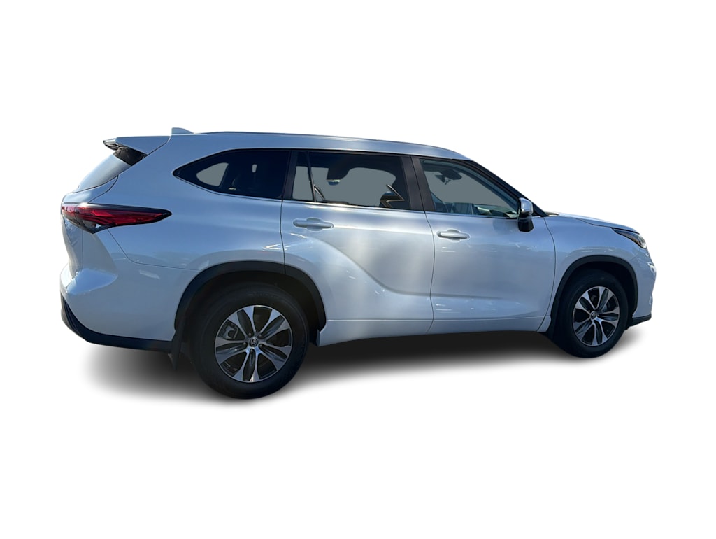 Thumbnail: 2023 Toyota Highlander - 22