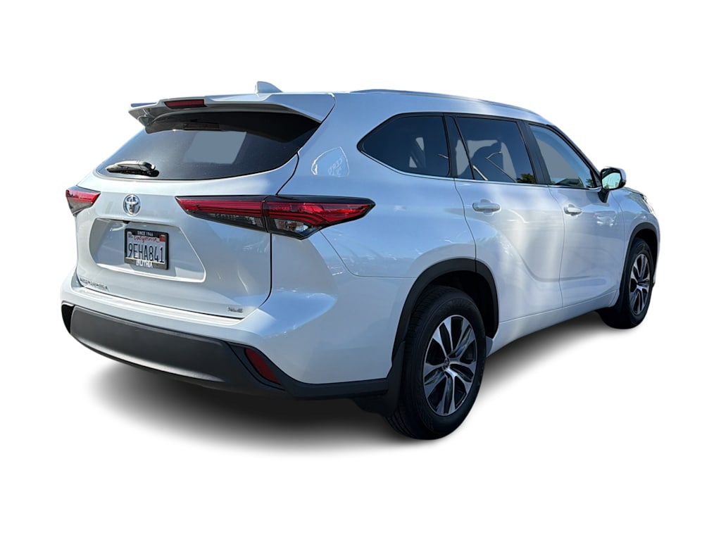 Thumbnail: 2023 Toyota Highlander - 23