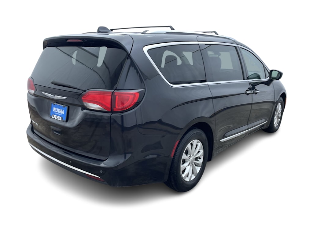 2019 Chrysler Pacifica Touring L 36