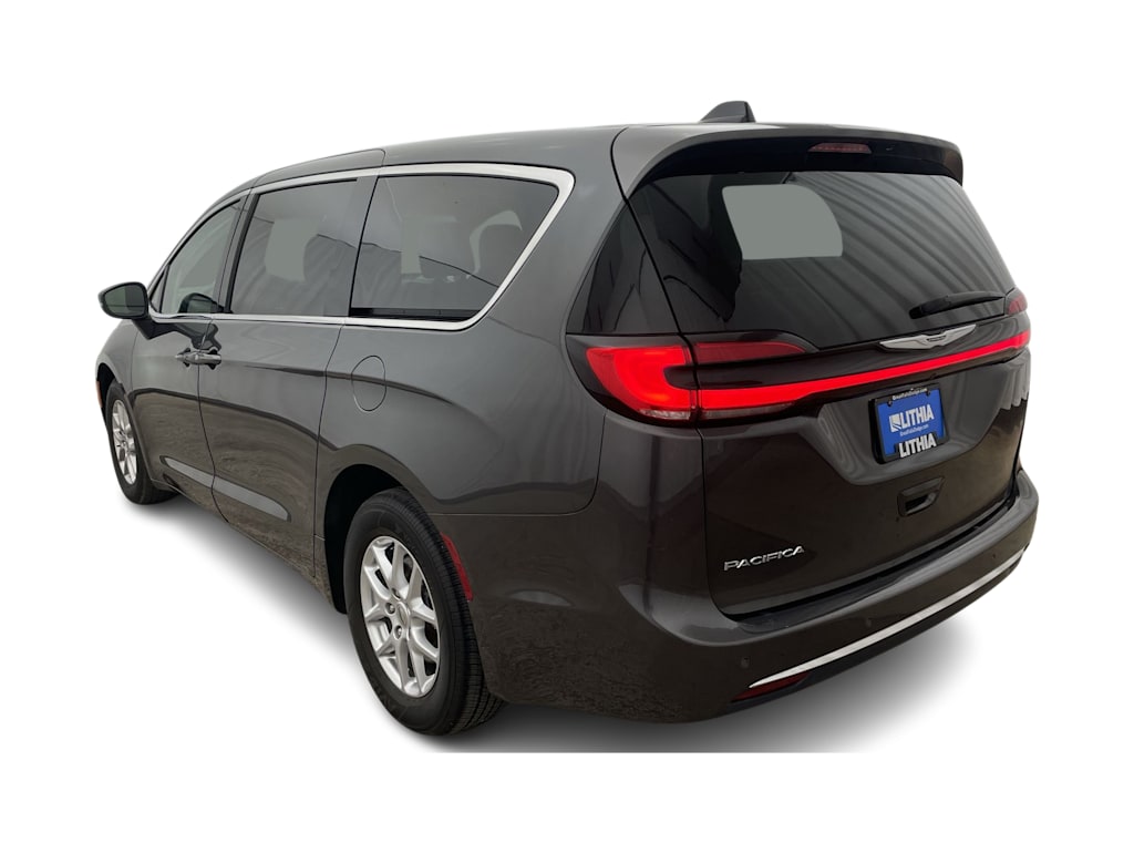 Thumbnail: 2023 Chrysler Pacifica - 3