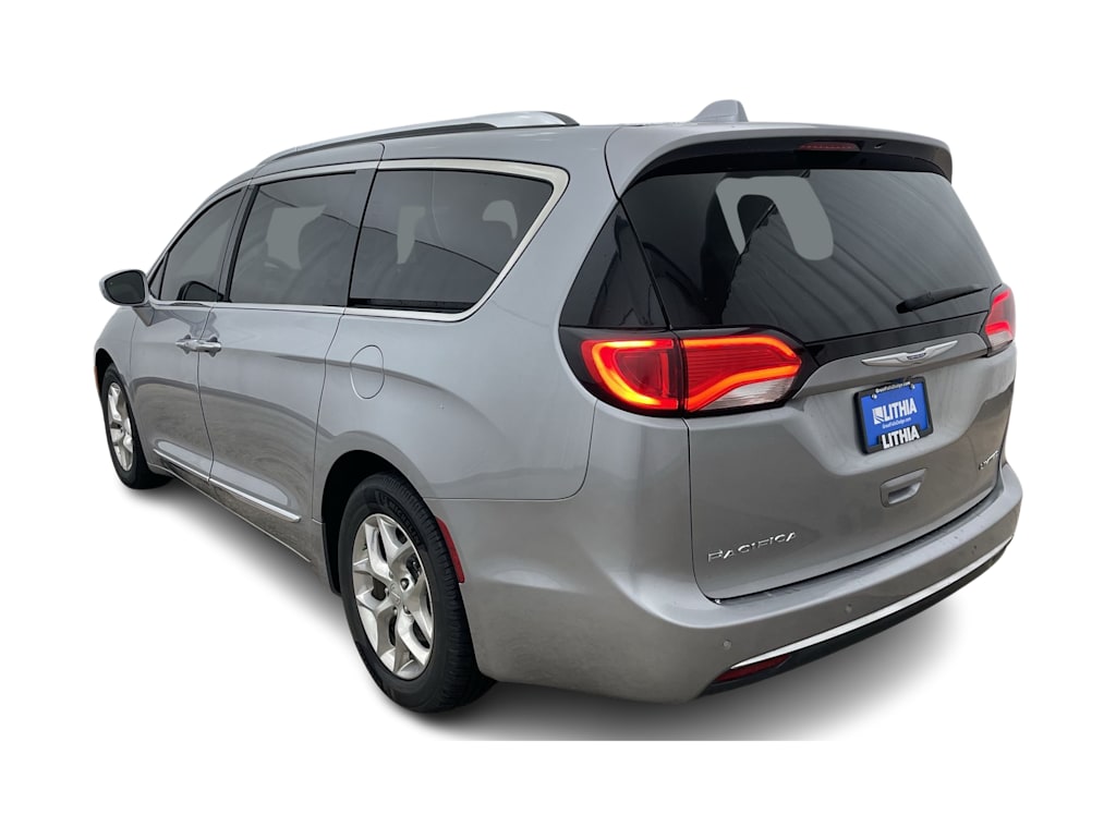 Thumbnail: 2019 Chrysler Pacifica - 3