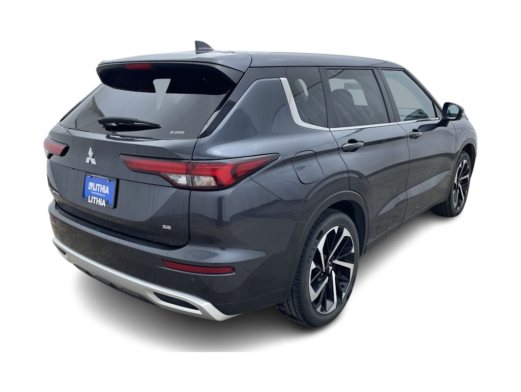 Thumbnail: 2024 Mitsubishi Outlander - 36