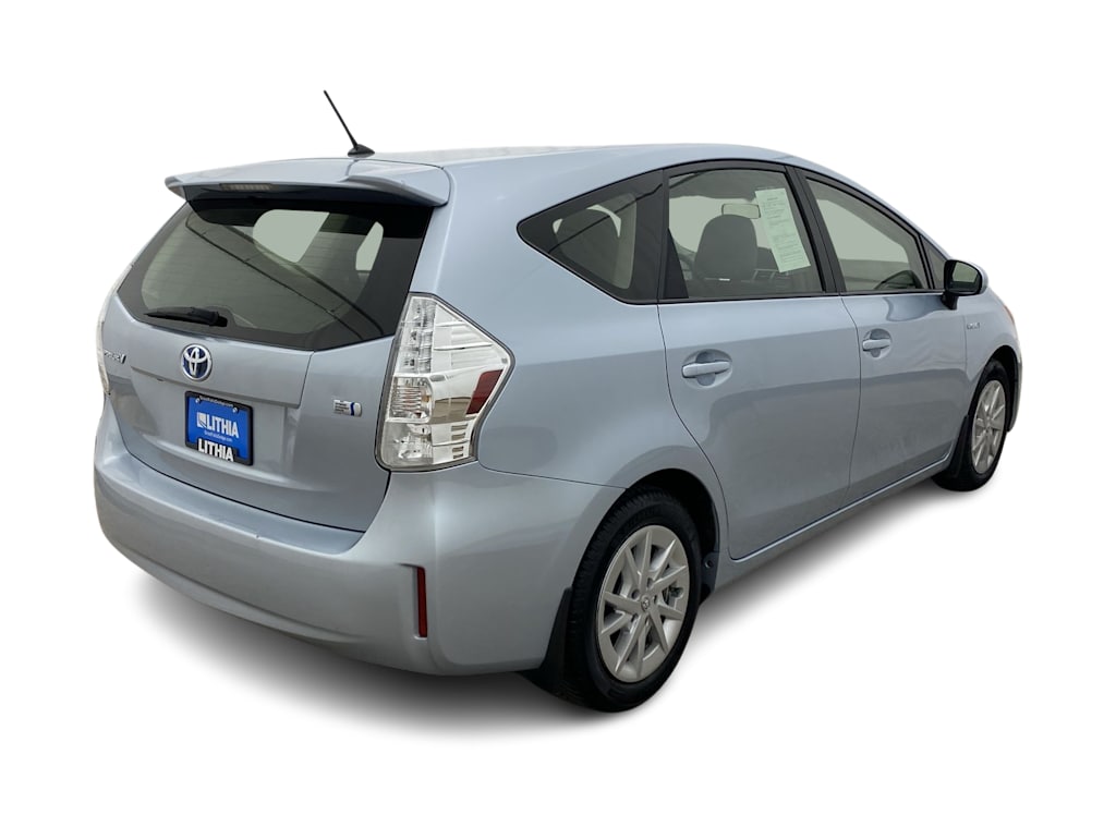 2014 Toyota Prius v Two 33