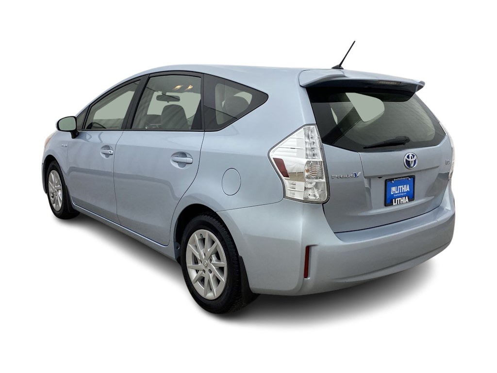 2014 Toyota Prius v Two 4