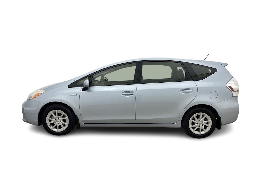 2014 Toyota Prius v Two 3