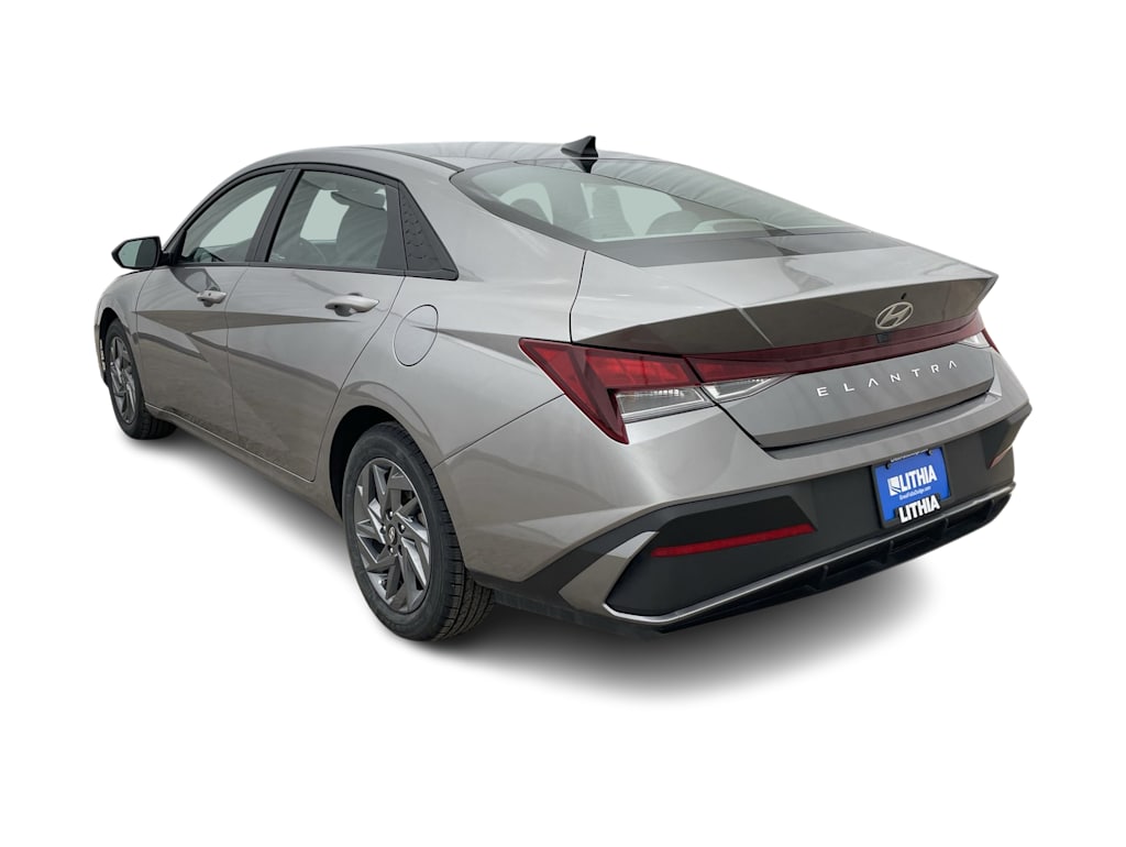 Thumbnail: 2024 Hyundai Elantra - 3