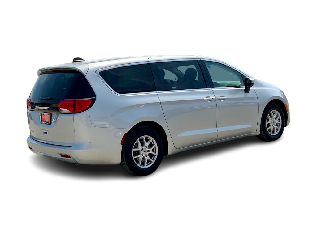 Thumbnail: 2023 Chrysler Voyager - 20