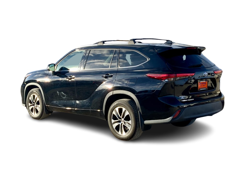 Thumbnail: 2021 Toyota Highlander - 4