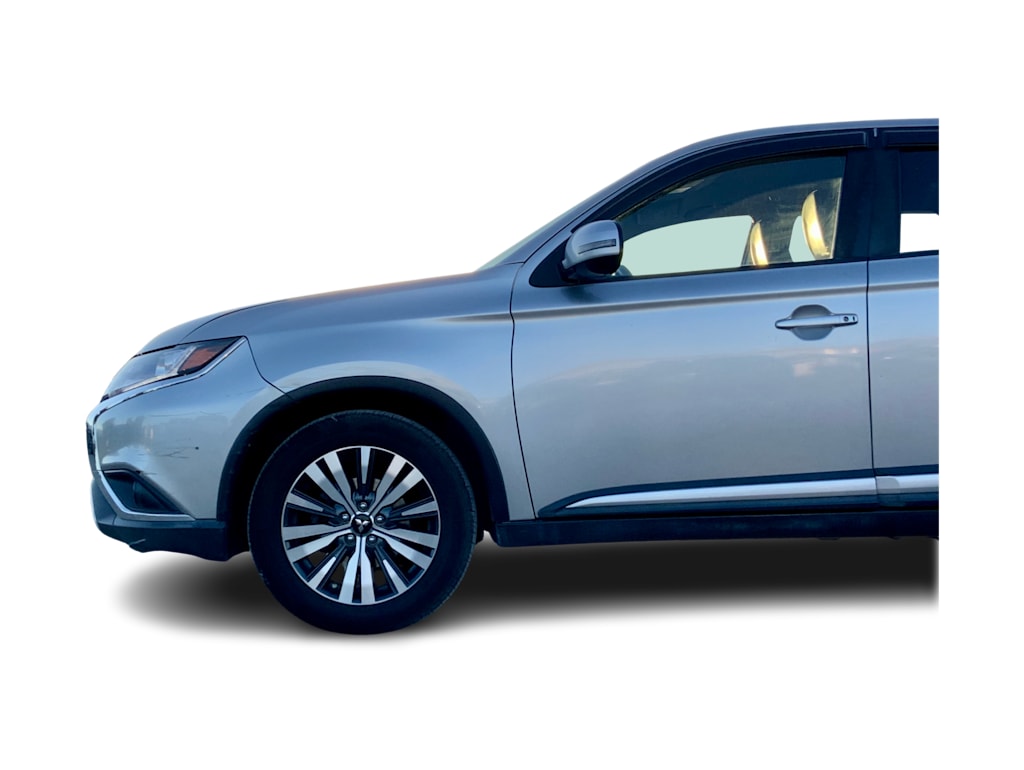 Thumbnail: 2019 Mitsubishi Outlander - 3