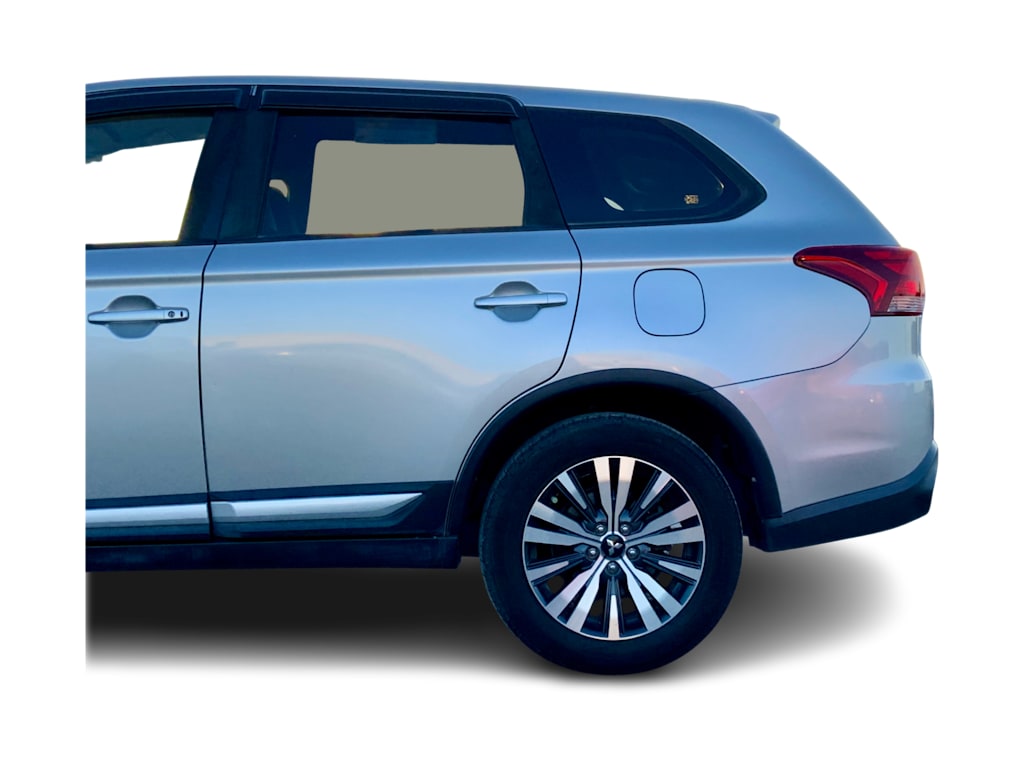 Thumbnail: 2019 Mitsubishi Outlander - 24