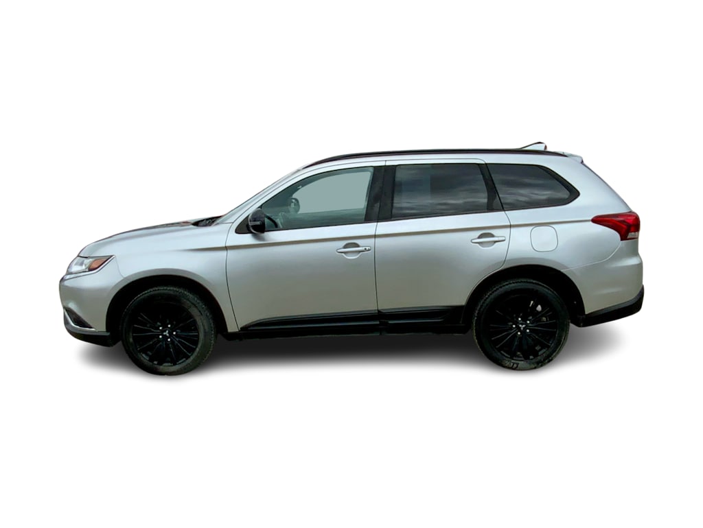 Thumbnail: 2020 Mitsubishi Outlander - 3