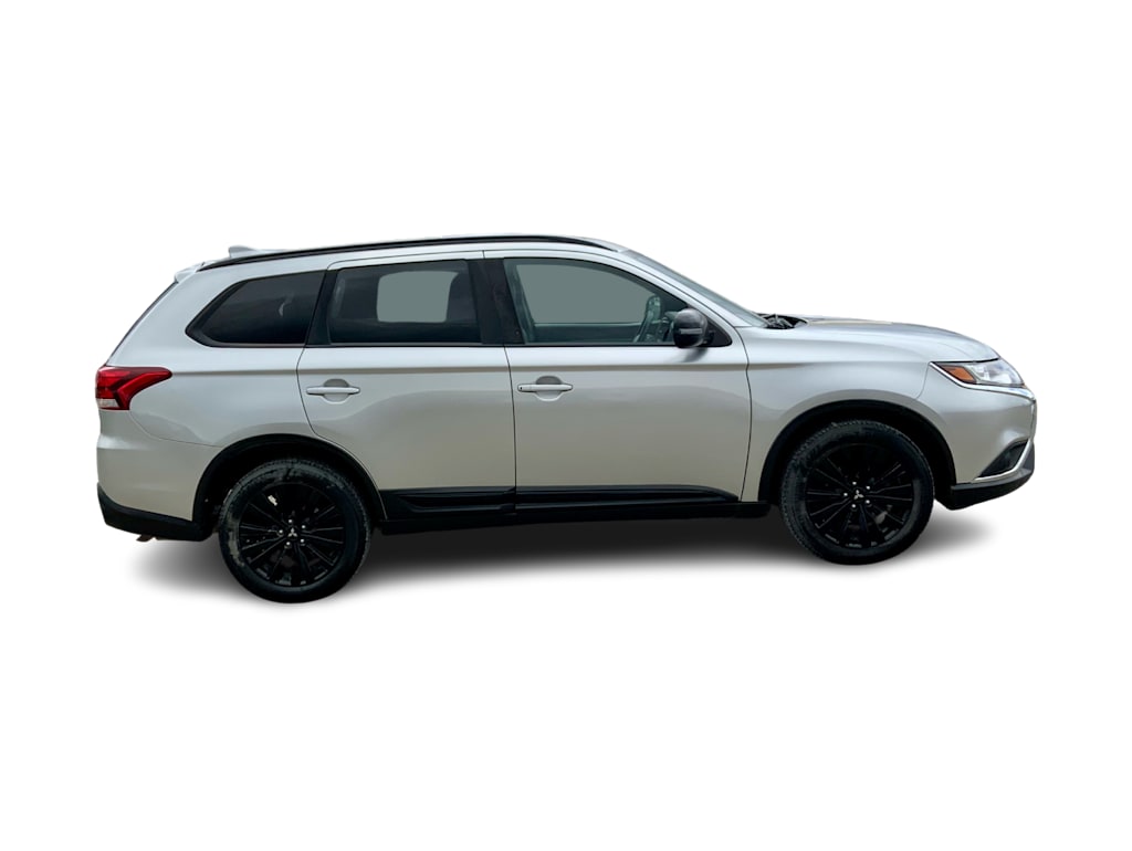 Thumbnail: 2020 Mitsubishi Outlander - 18