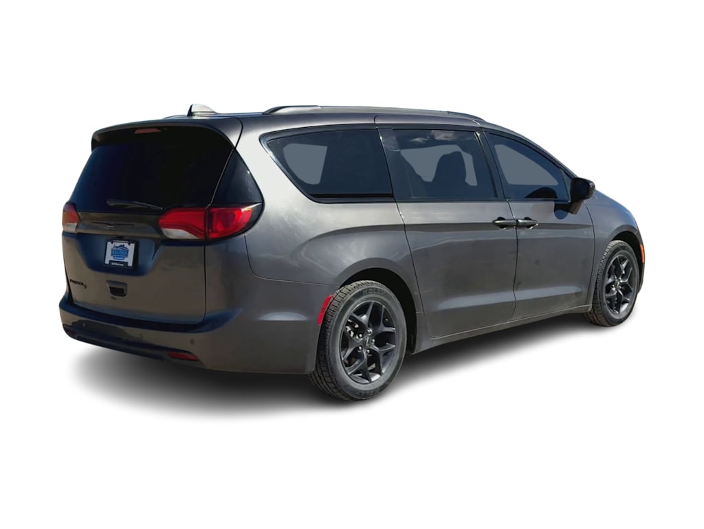 Thumbnail: 2018 Chrysler Pacifica - 11