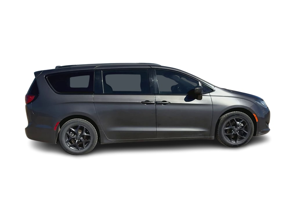 Thumbnail: 2018 Chrysler Pacifica - 12