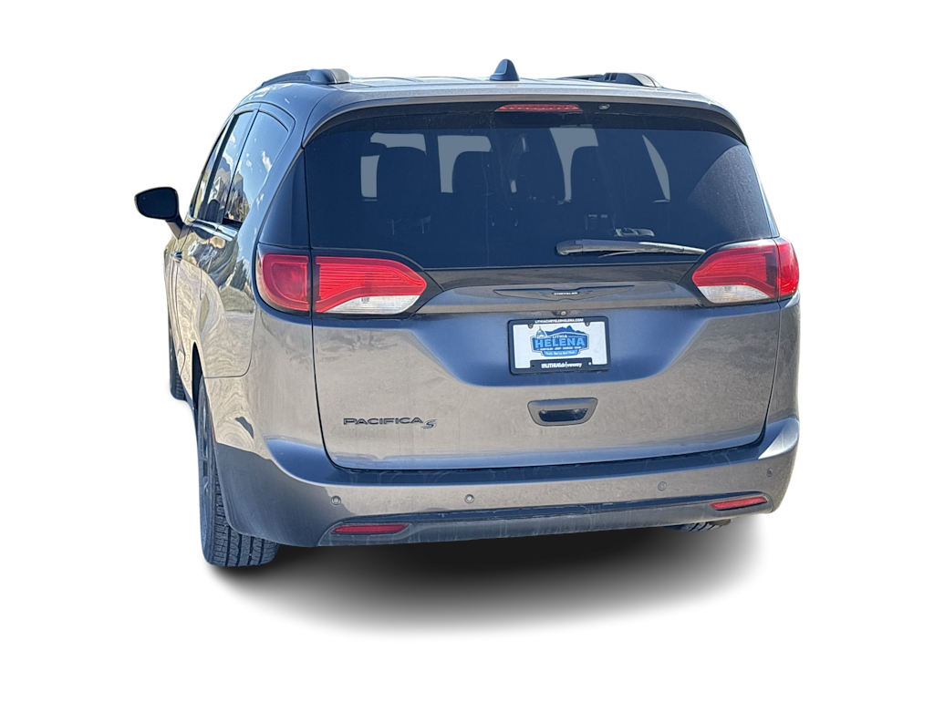 Thumbnail: 2018 Chrysler Pacifica - 16