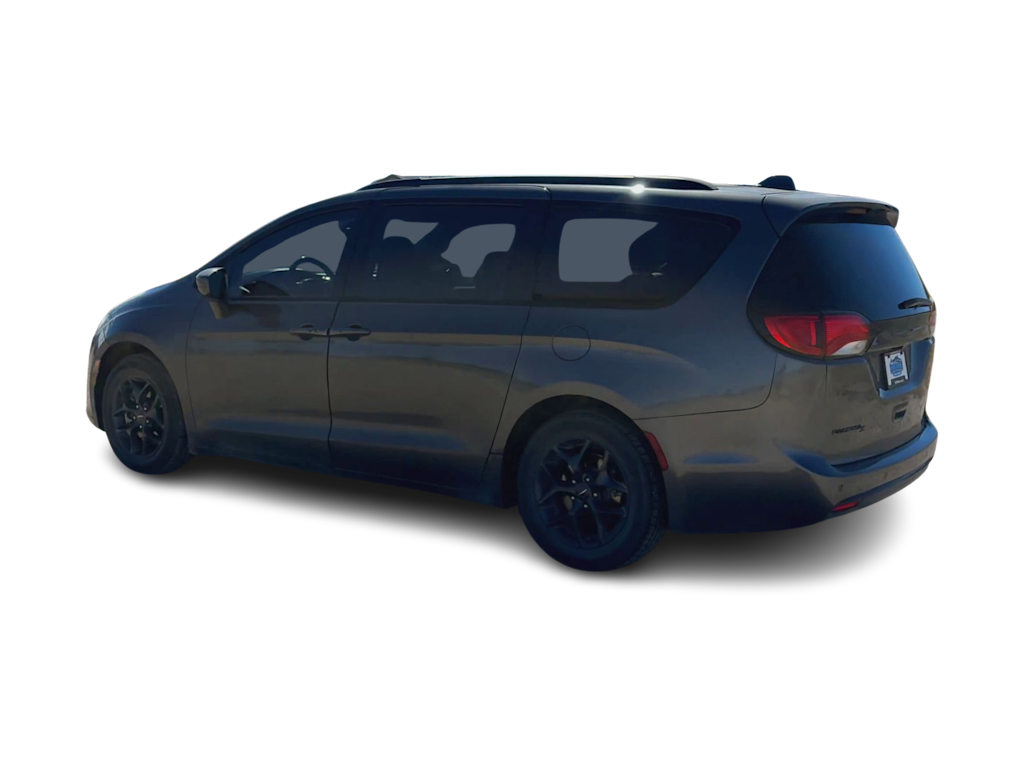 Thumbnail: 2018 Chrysler Pacifica - 3