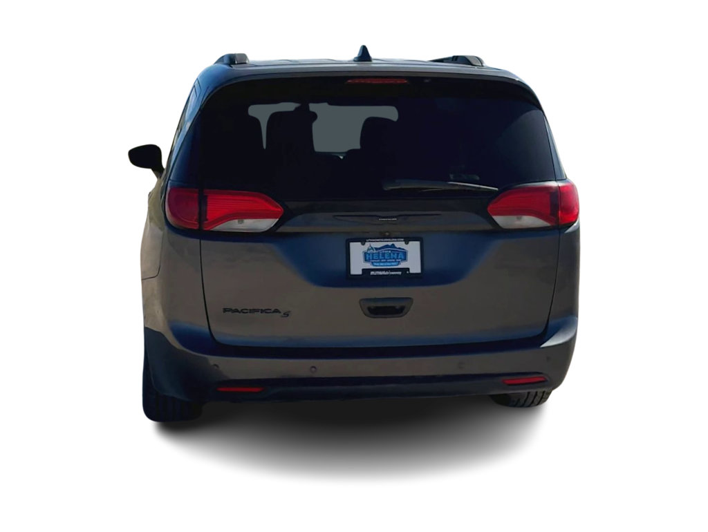 Thumbnail: 2018 Chrysler Pacifica - 4