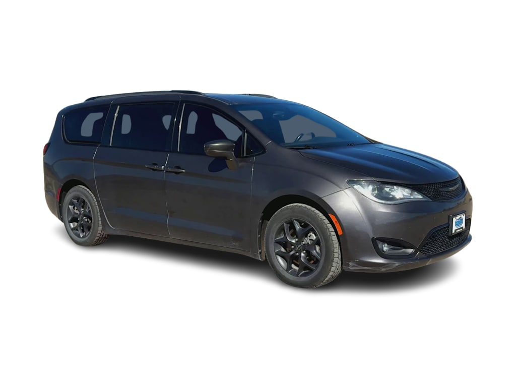 Thumbnail: 2018 Chrysler Pacifica - 9