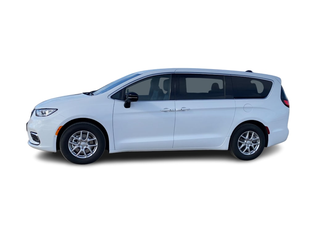 Thumbnail: 2026 Chrysler Pacifica - 3