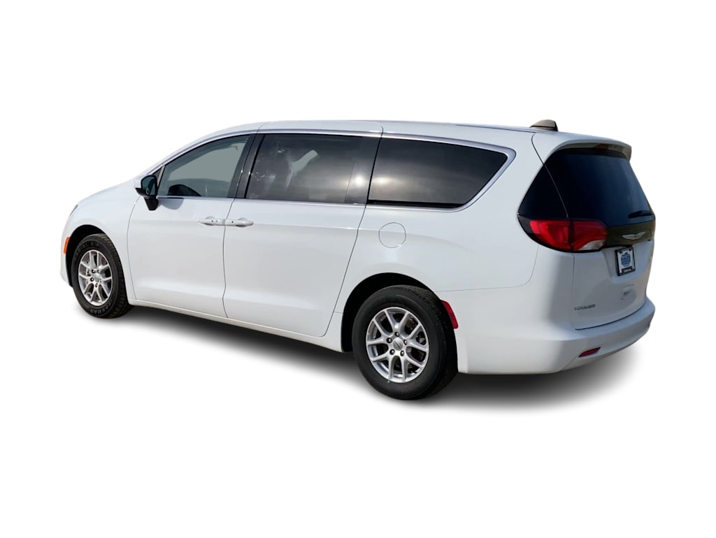 Thumbnail: 2023 Chrysler Voyager - 4