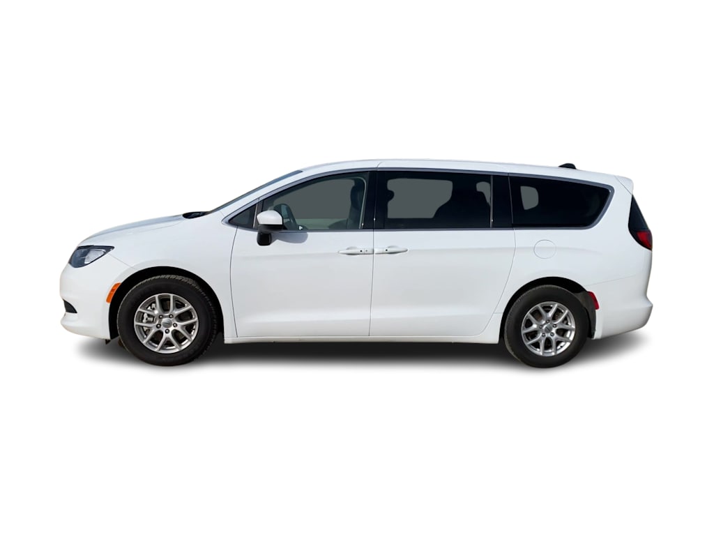 Thumbnail: 2023 Chrysler Voyager - 3