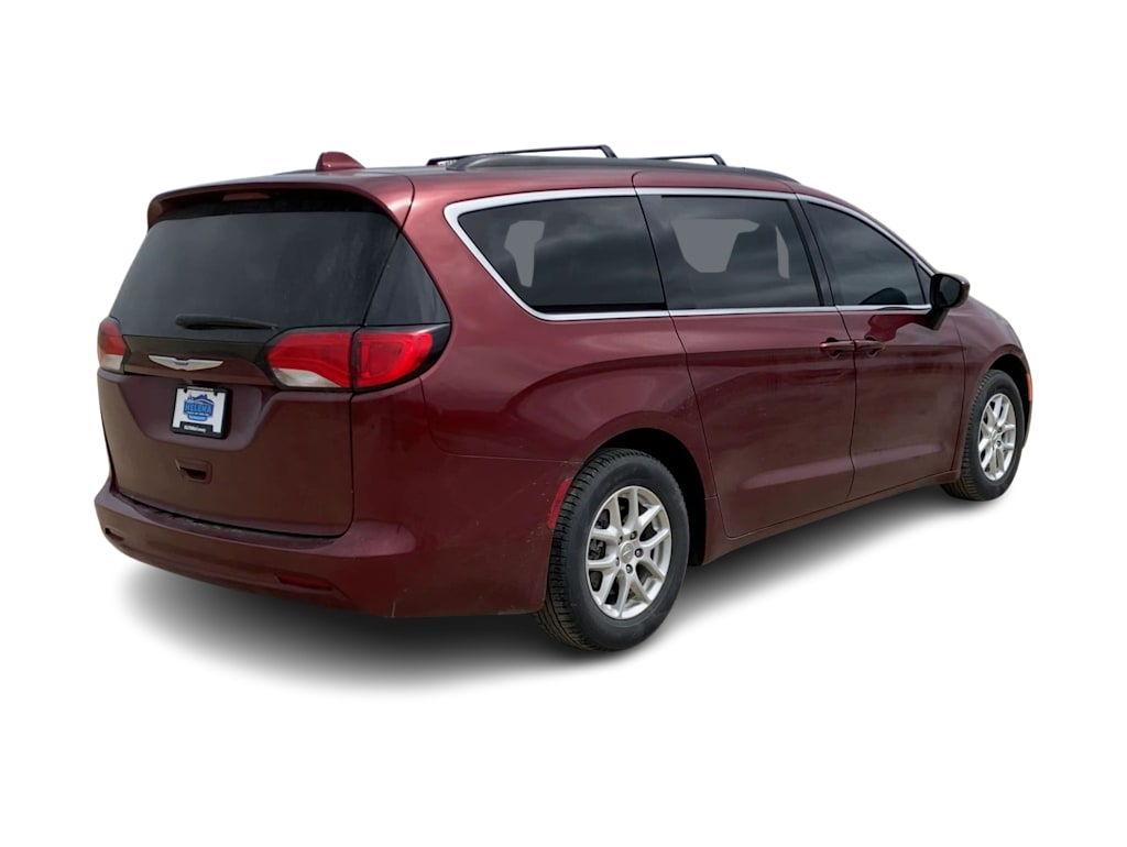 Thumbnail: 2020 Chrysler Voyager - 12