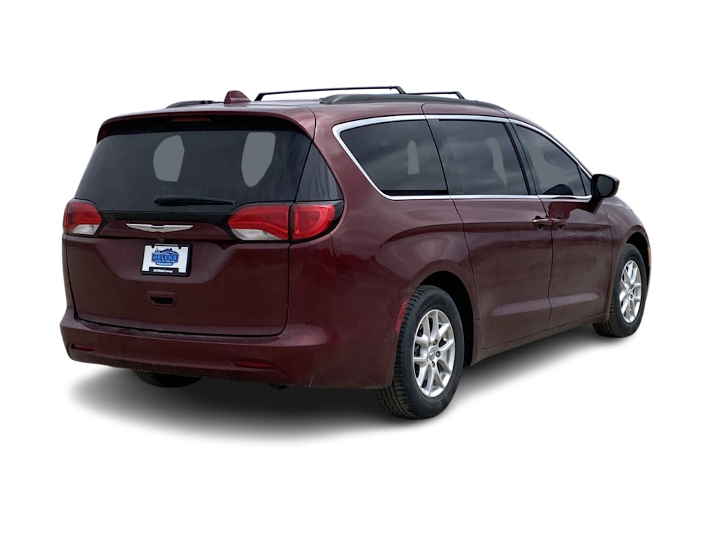 Thumbnail: 2020 Chrysler Voyager - 17