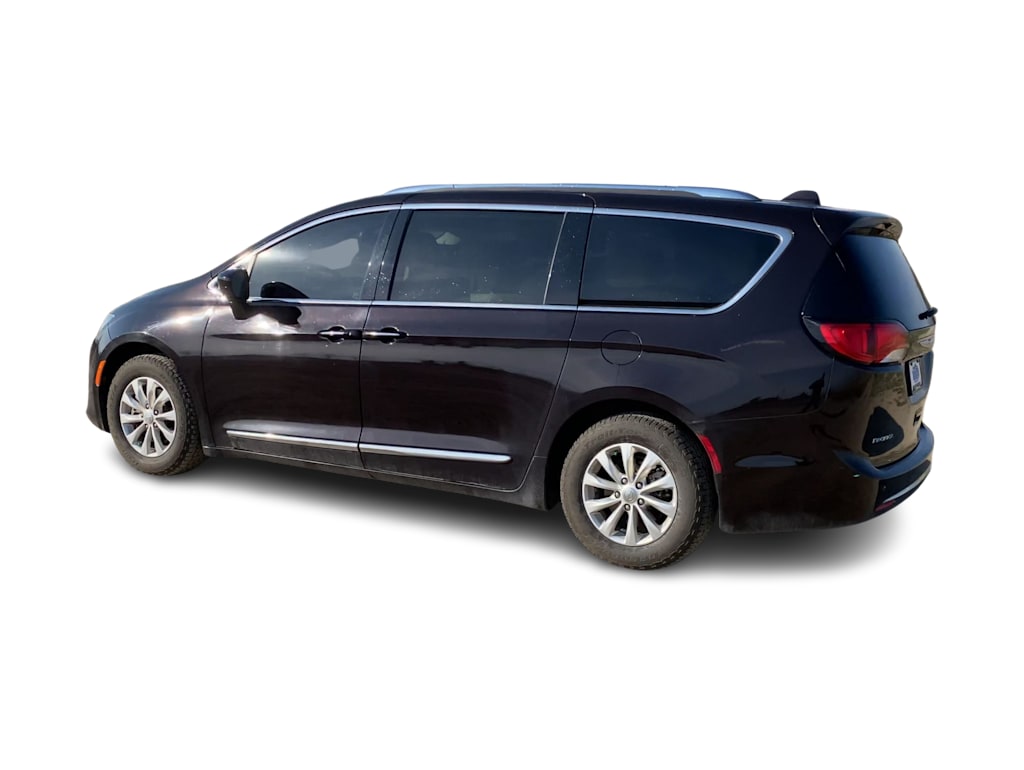 Thumbnail: 2018 Chrysler Pacifica - 14