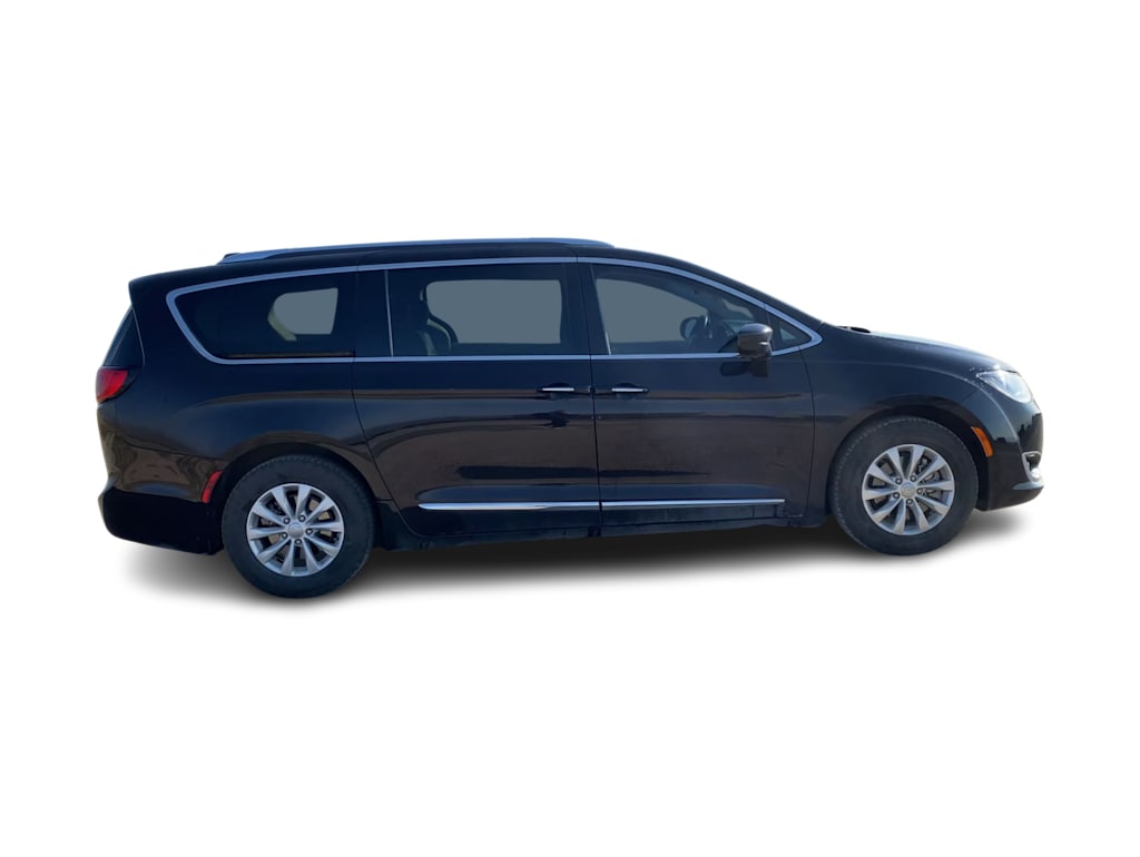 Thumbnail: 2018 Chrysler Pacifica - 16