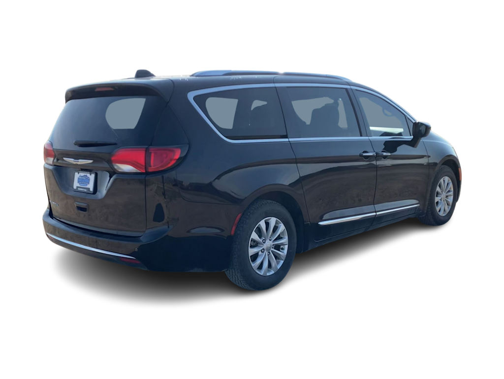 Thumbnail: 2018 Chrysler Pacifica - 15