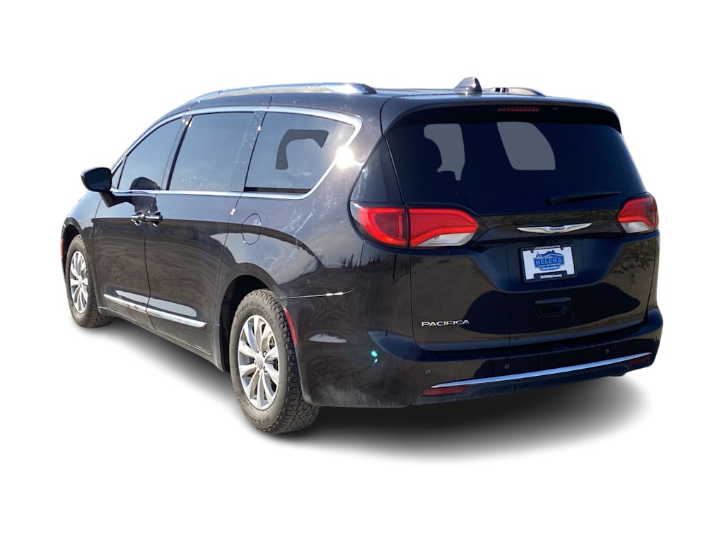 Thumbnail: 2018 Chrysler Pacifica - 3