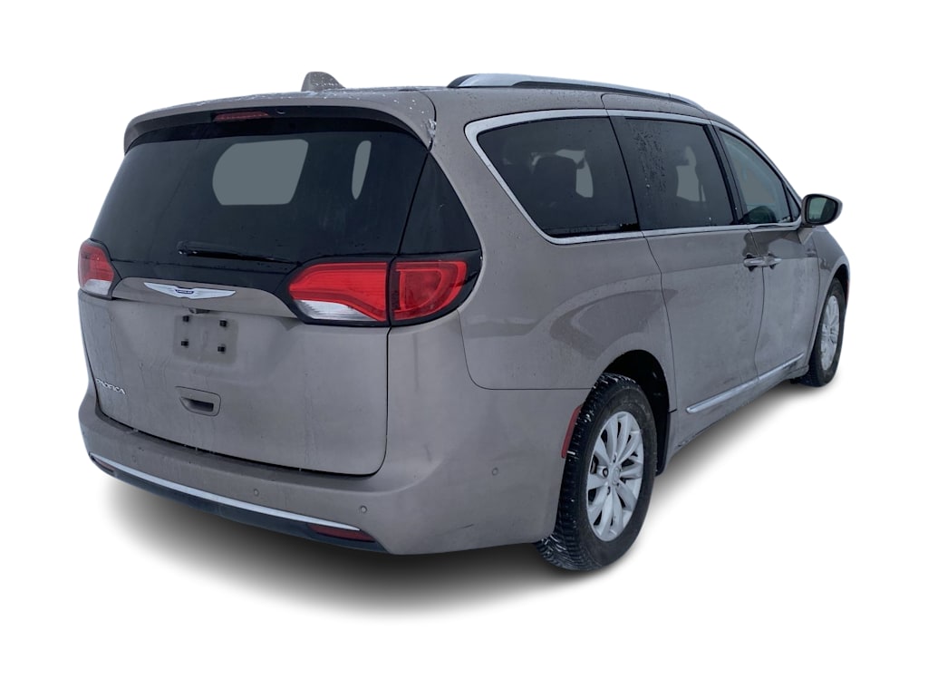 2018 Chrysler Pacifica  16