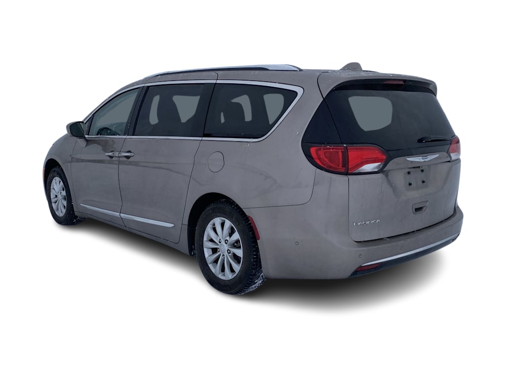 2018 Chrysler Pacifica  3