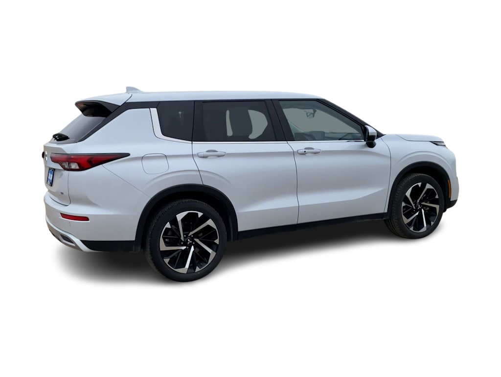 Thumbnail: 2024 Mitsubishi Outlander - 16