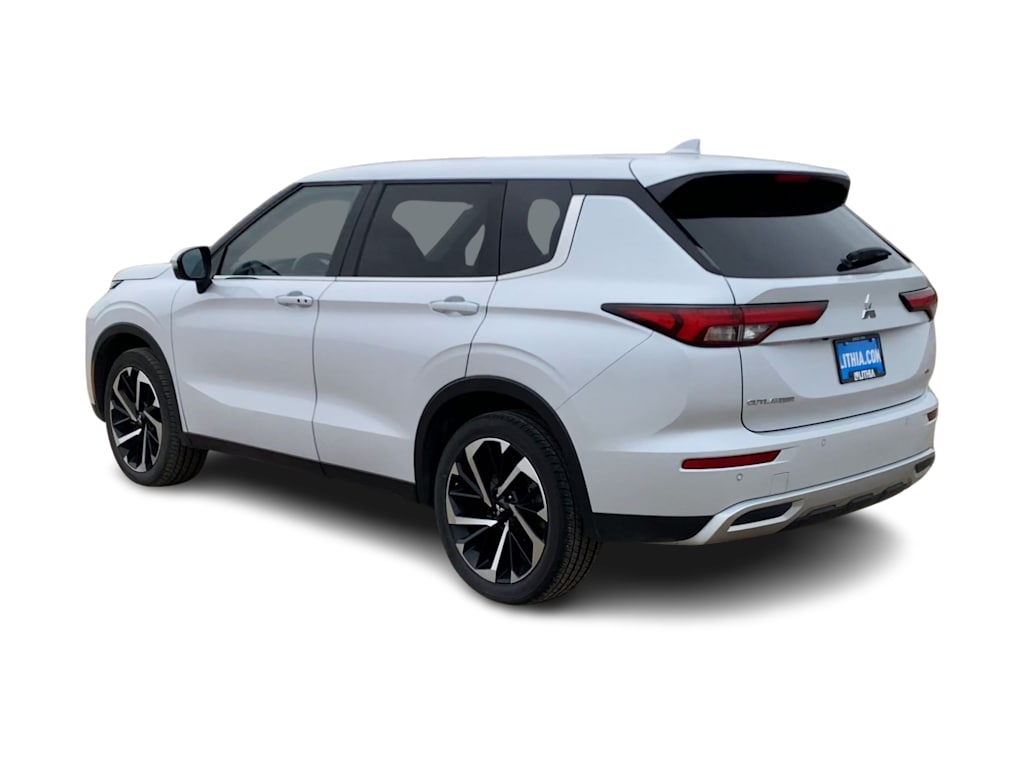 Thumbnail: 2024 Mitsubishi Outlander - 3