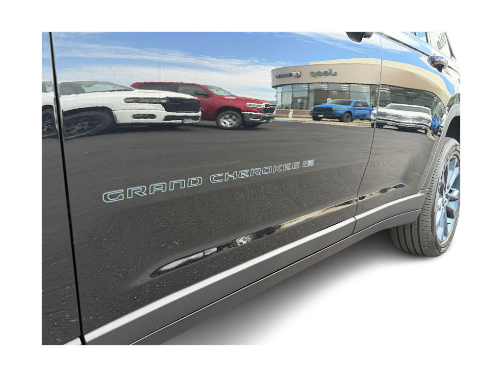 Thumbnail: 2026 Jeep Grand Cherokee - 14