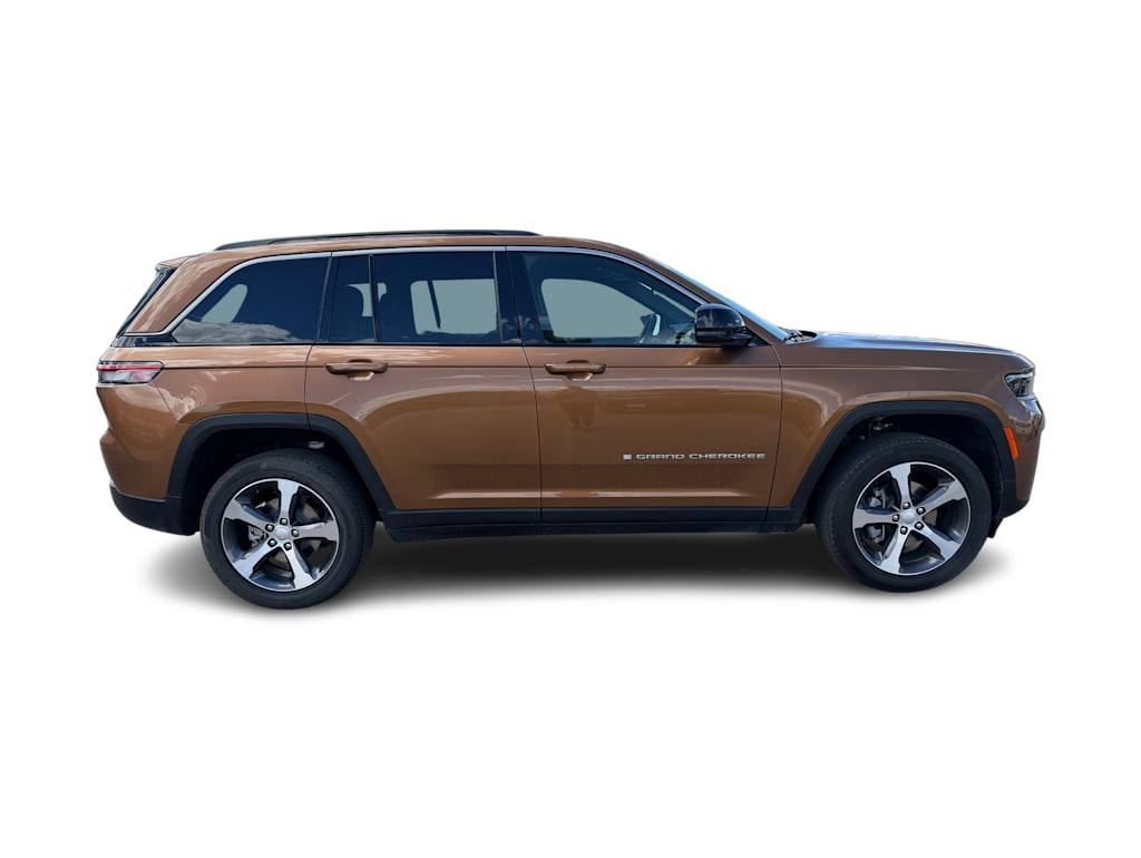 Thumbnail: 2026 Jeep Grand Cherokee - 16