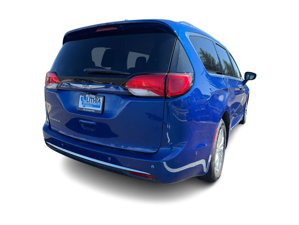 Thumbnail: 2018 Chrysler Pacifica - 14