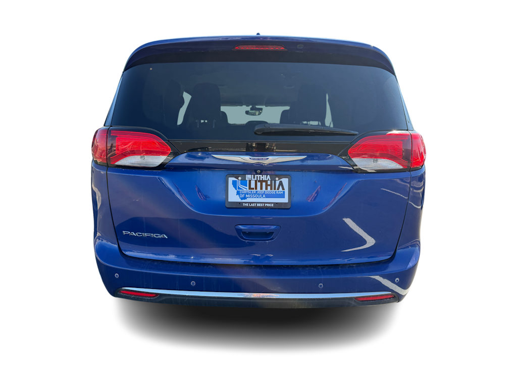Thumbnail: 2018 Chrysler Pacifica - 3