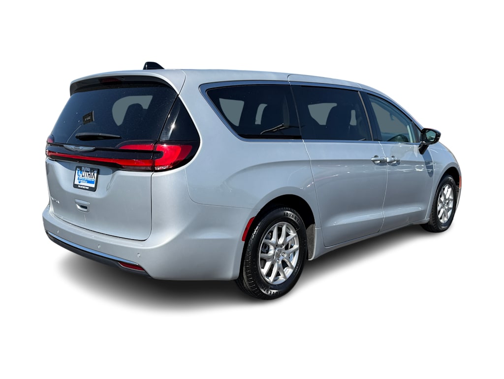 Thumbnail: 2024 Chrysler Pacifica - 16