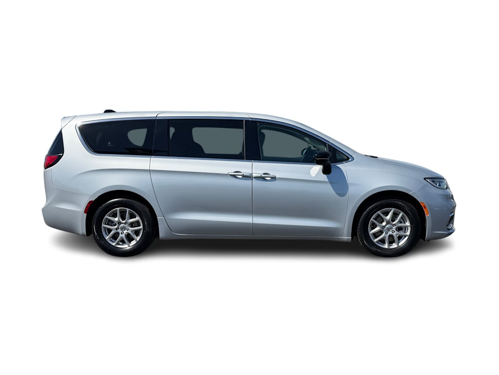 Thumbnail: 2024 Chrysler Pacifica - 15