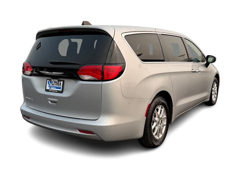 Thumbnail: 2023 Chrysler Voyager - 17