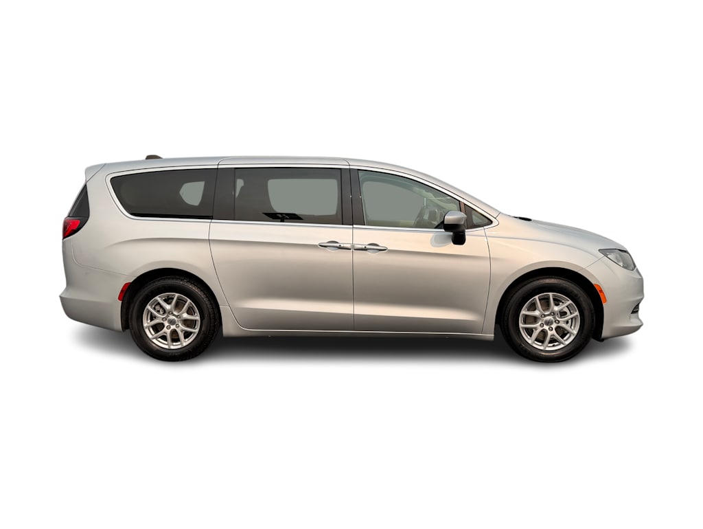 Thumbnail: 2023 Chrysler Voyager - 16