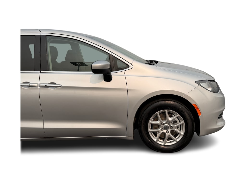 Thumbnail: 2023 Chrysler Voyager - 15