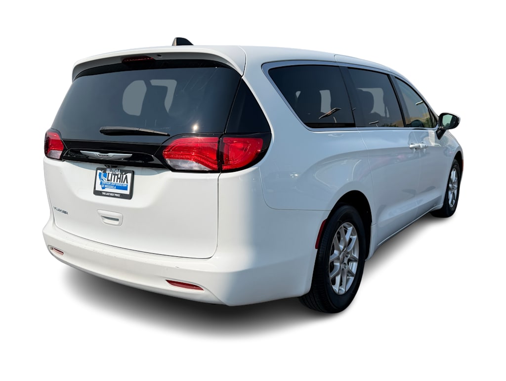 Thumbnail: 2023 Chrysler Voyager - 16