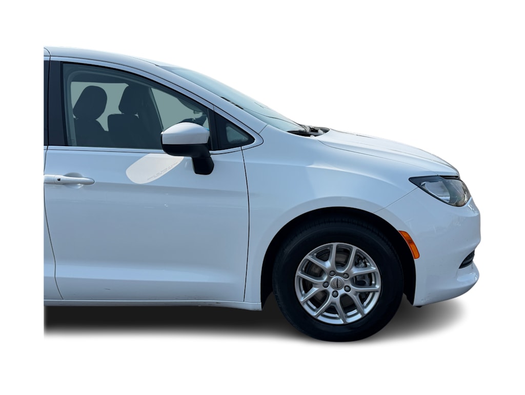 Thumbnail: 2023 Chrysler Voyager - 14