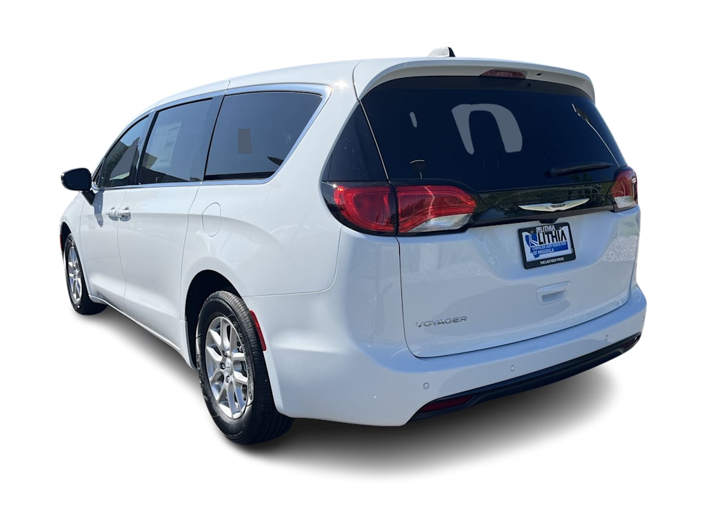 Thumbnail: 2025 Chrysler Voyager - 4