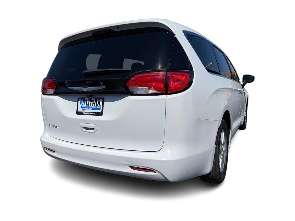 Thumbnail: 2023 Chrysler Voyager - 17