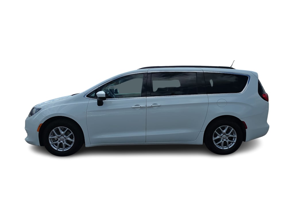 Thumbnail: 2020 Chrysler Voyager - 3
